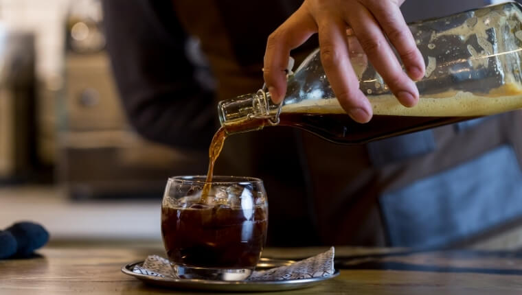 how to make iced coffee using cold brew coffee