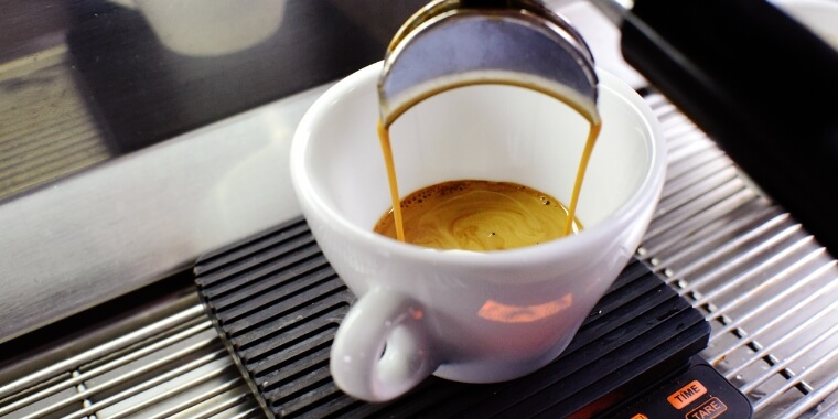 A freshly brewed cup of doppio espresso